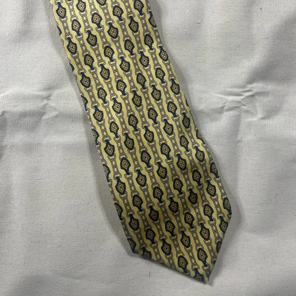 Gucci Yellow Silk Tie with Navy Chain Motif